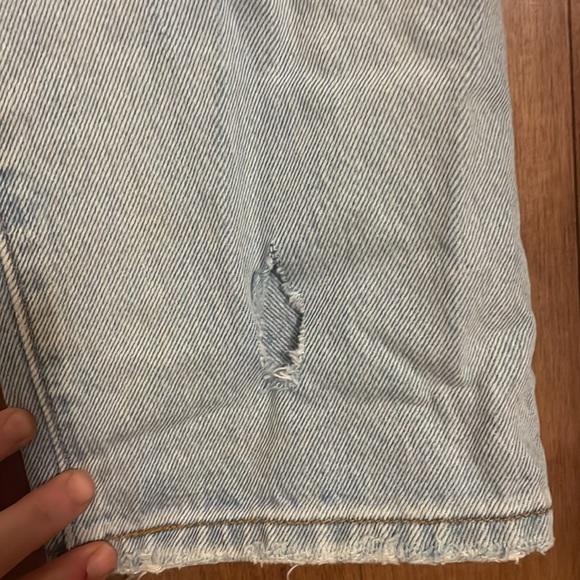 Levi’s Straigh Leg , light wash , mildly distressed Jeans - Picture 6 of 8